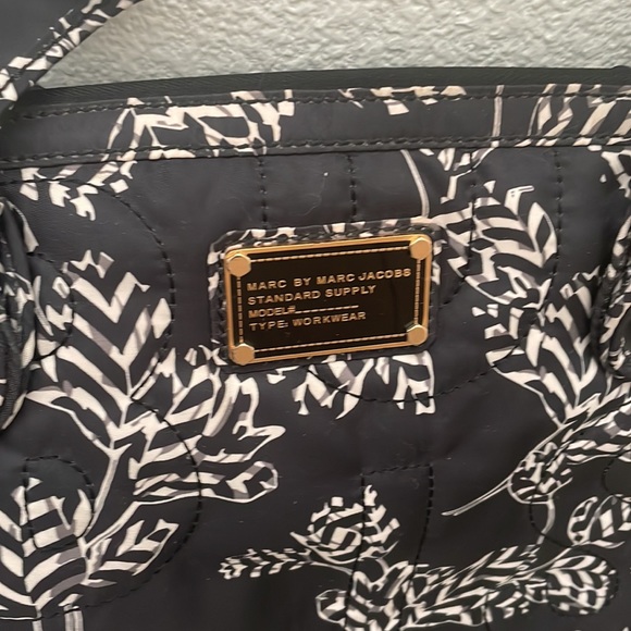 Marc Jacobs computer bag with strap - Picture 2 of 3